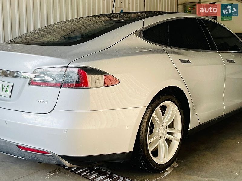 Tesla Model S 2016