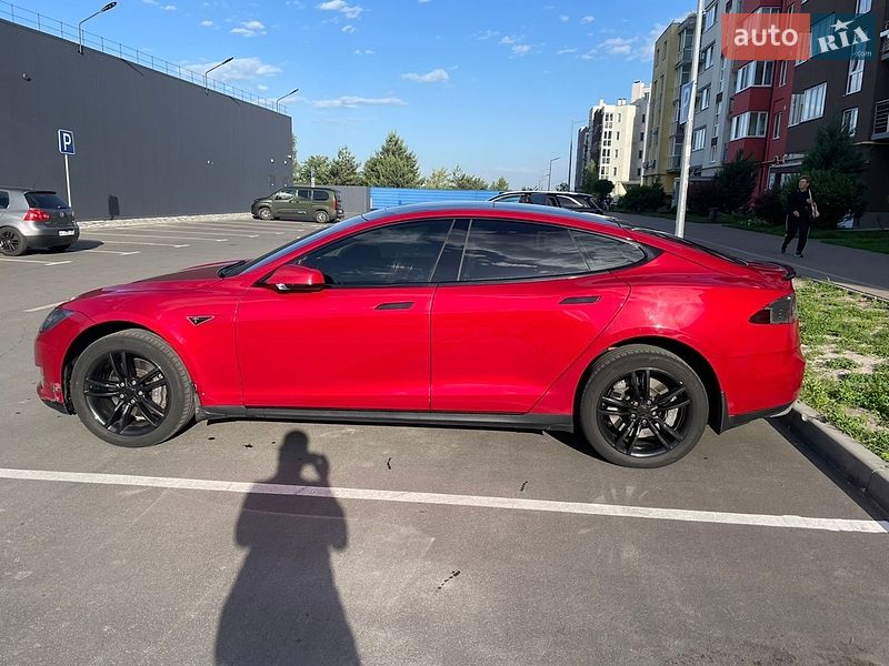 Лифтбек Tesla Model S 2014 в Буче
