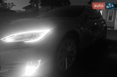 Ліфтбек Tesla Model S 2015 в Львові