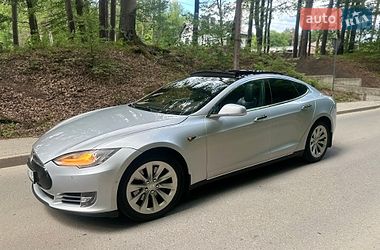 Ліфтбек Tesla Model S 2015 в Львові