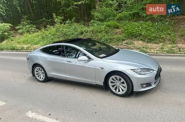 Ліфтбек Tesla Model S 2015 в Львові