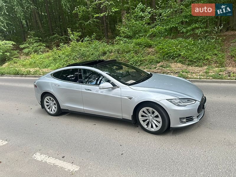 Ліфтбек Tesla Model S 2015 в Львові