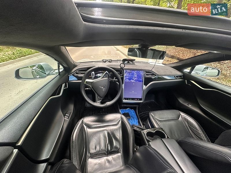 Ліфтбек Tesla Model S 2015 в Львові