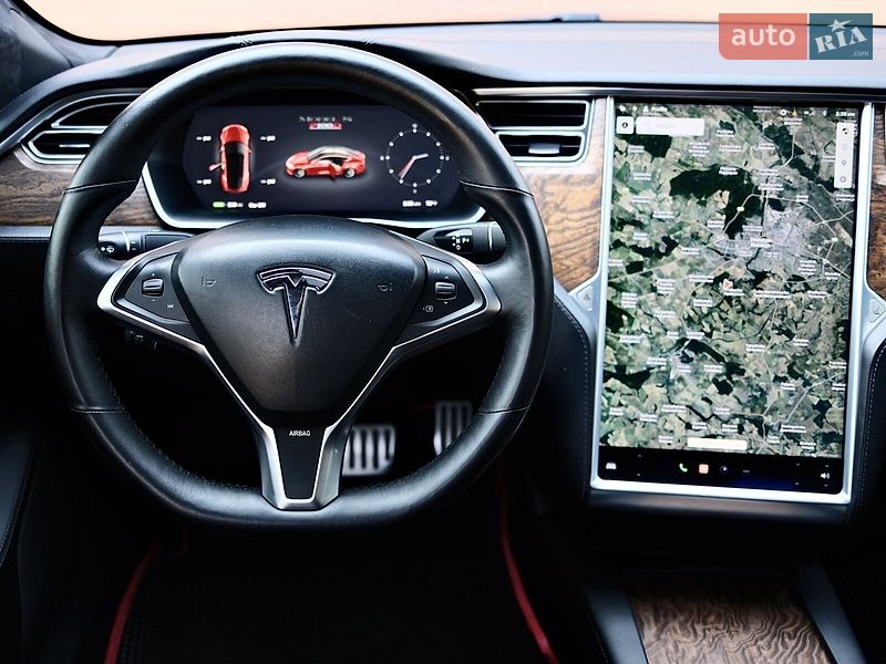 Лифтбек Tesla Model S 2017 в Львове