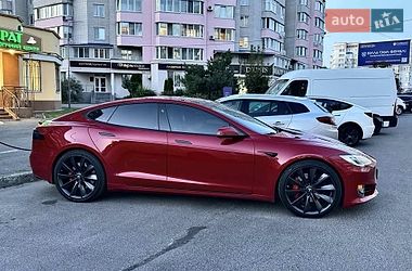 Лифтбек Tesla Model S 2017 в Львове