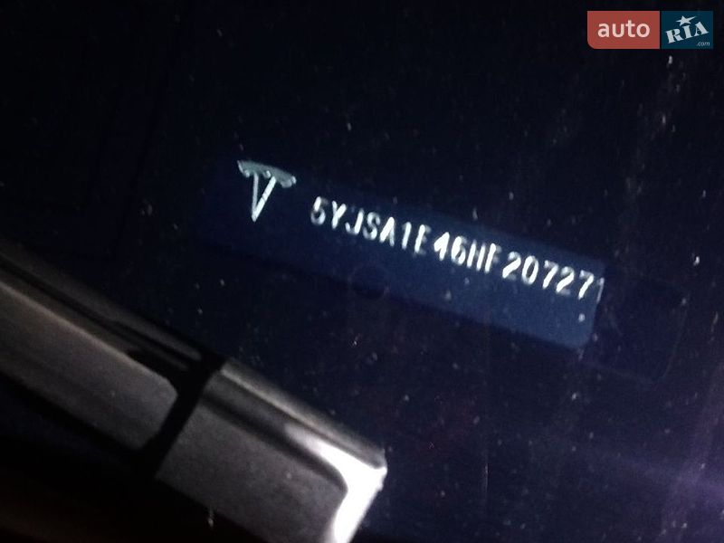 Лифтбек Tesla Model S 2017 в Львове