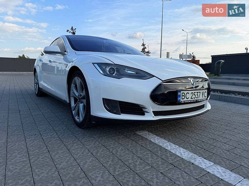 Tesla Model S 2013
