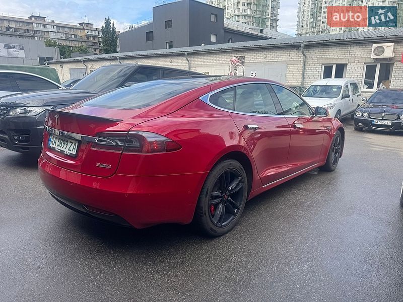 Лифтбек Tesla Model S 2016 в Киеве