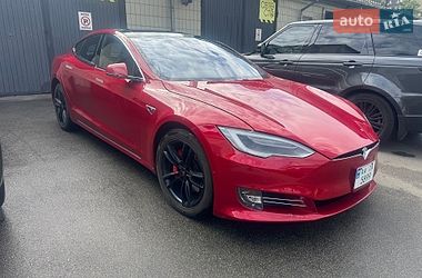 Лифтбек Tesla Model S 2016 в Киеве