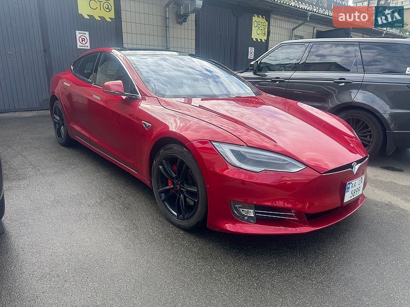 Лифтбек Tesla Model S 2016 в Киеве