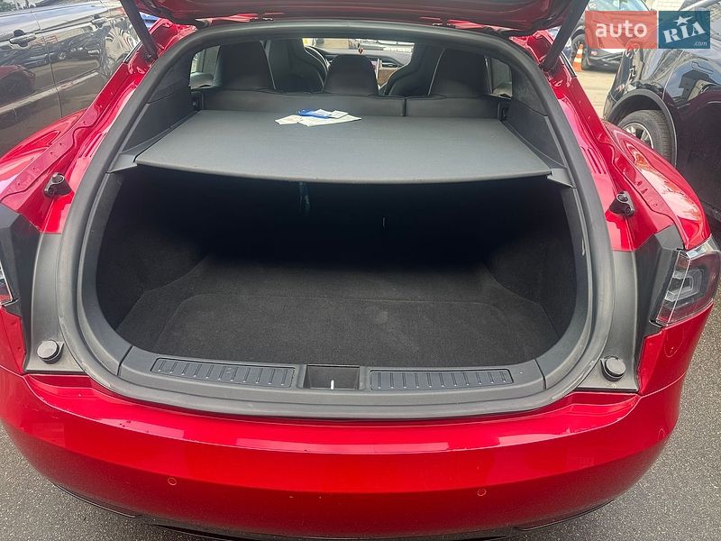 Лифтбек Tesla Model S 2016 в Киеве