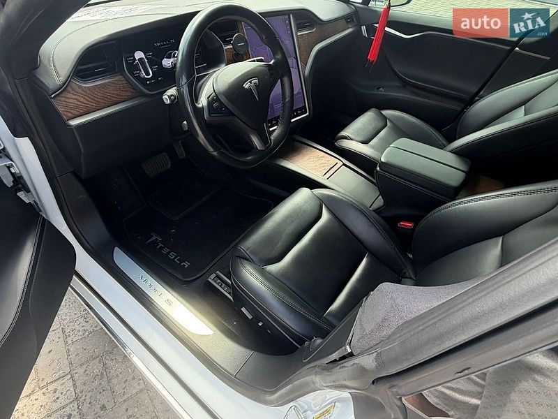 Лифтбек Tesla Model S 2020 в Днепре