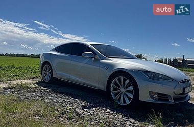 Ліфтбек Tesla Model S 2015 в Києві