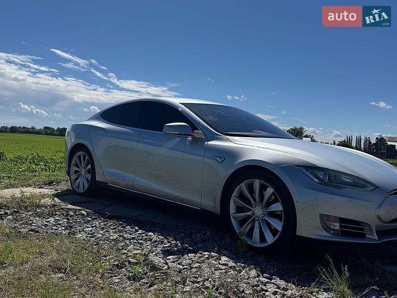 Ліфтбек Tesla Model S 2015 в Києві