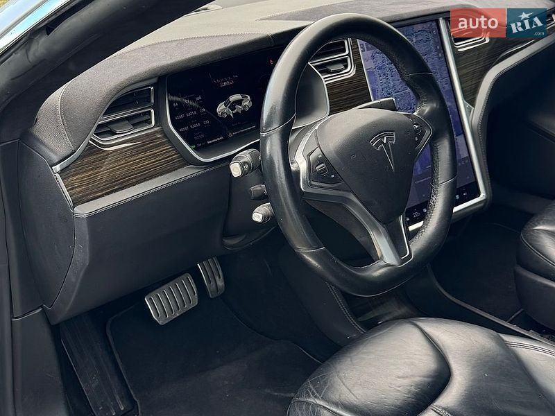 Ліфтбек Tesla Model S 2015 в Києві