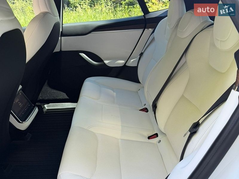 Лифтбек Tesla Model S 2021 в Киеве фото 14 Лифтбек Tesla Model S 2021 в Киеве