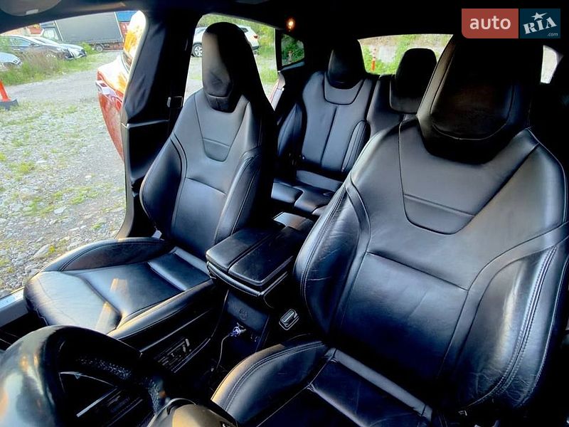 Лифтбек Tesla Model S 2015 в Киеве