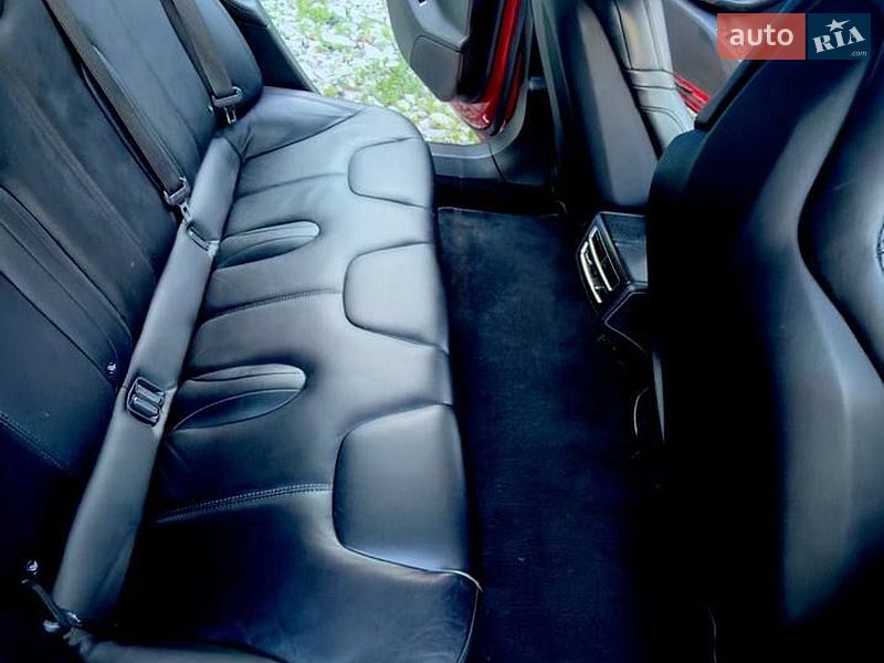 Лифтбек Tesla Model S 2015 в Киеве