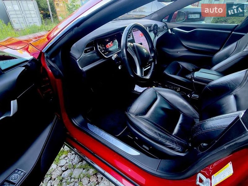 Лифтбек Tesla Model S 2015 в Киеве