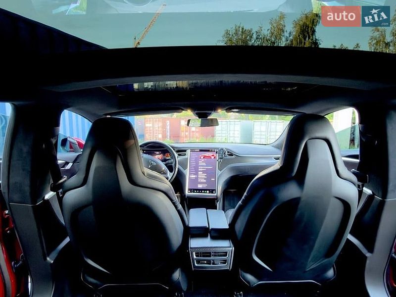 Лифтбек Tesla Model S 2015 в Киеве