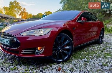 Лифтбек Tesla Model S 2015 в Киеве