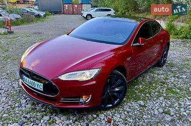 Лифтбек Tesla Model S 2015 в Киеве