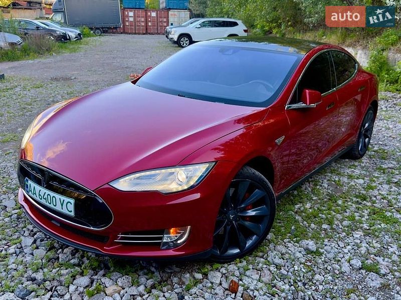 Лифтбек Tesla Model S 2015 в Киеве