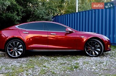Лифтбек Tesla Model S 2015 в Киеве