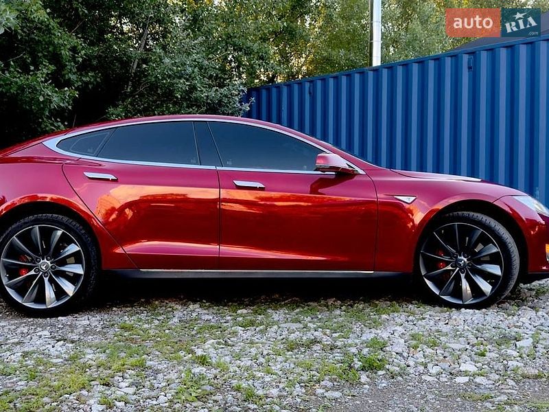 Лифтбек Tesla Model S 2015 в Киеве