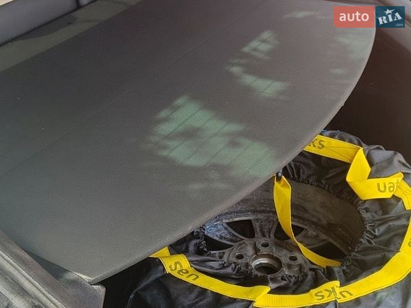 Ліфтбек Tesla Model S 2016 в Києві фото 18 Ліфтбек Tesla Model S 2016 в Києві