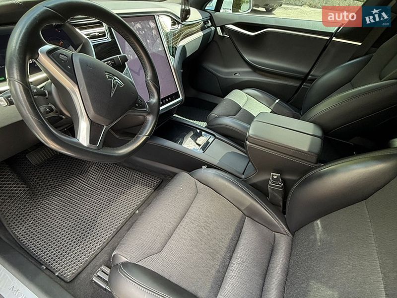 Лифтбек Tesla Model S 2018 в Кропивницком