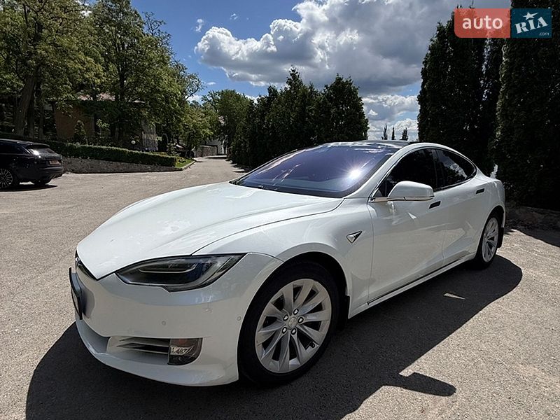 Лифтбек Tesla Model S 2018 в Кропивницком