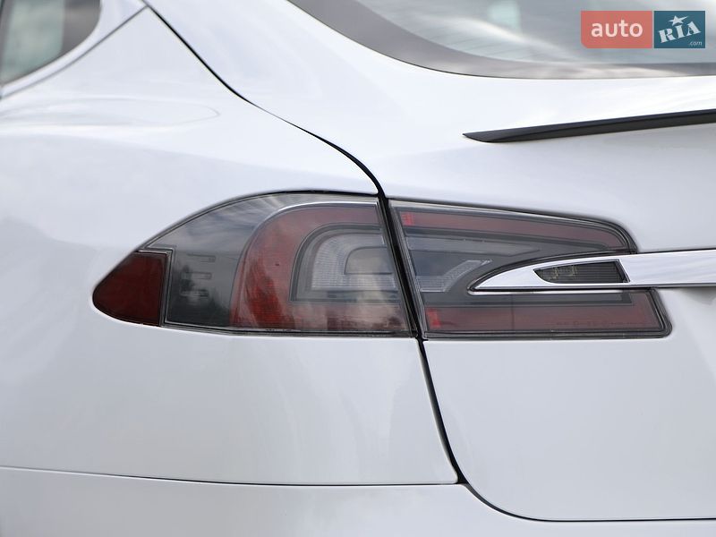 Лифтбек Tesla Model S 2019 в Харькове