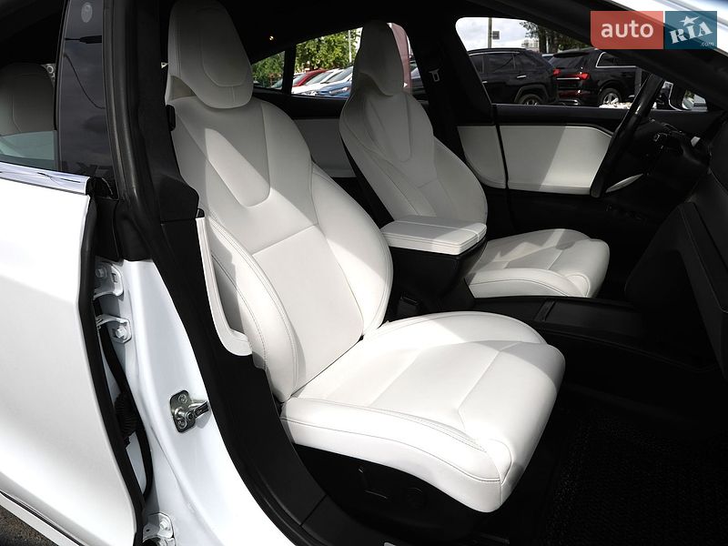 Лифтбек Tesla Model S 2019 в Харькове
