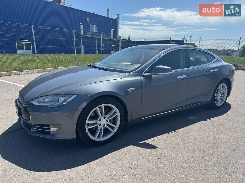Лифтбек Tesla Model S 2013 в Виннице