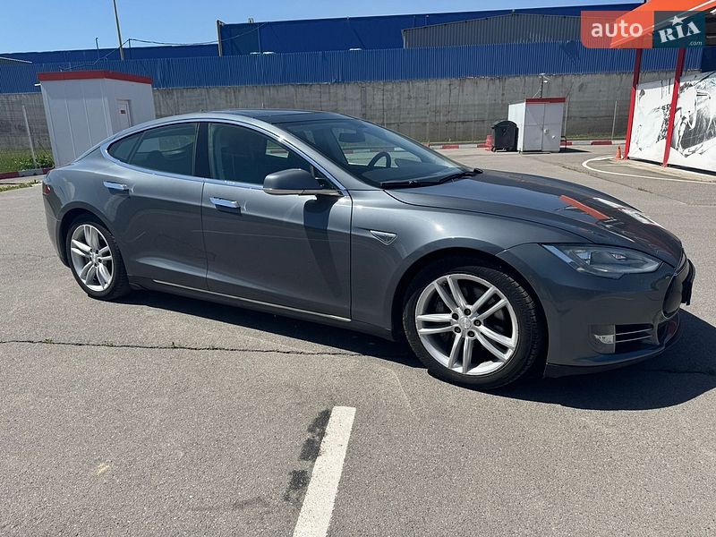 Лифтбек Tesla Model S 2013 в Виннице