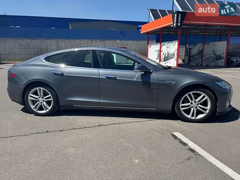 Лифтбек Tesla Model S 2013 в Виннице