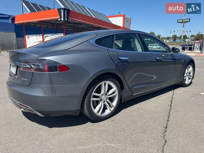 Лифтбек Tesla Model S 2013 в Виннице