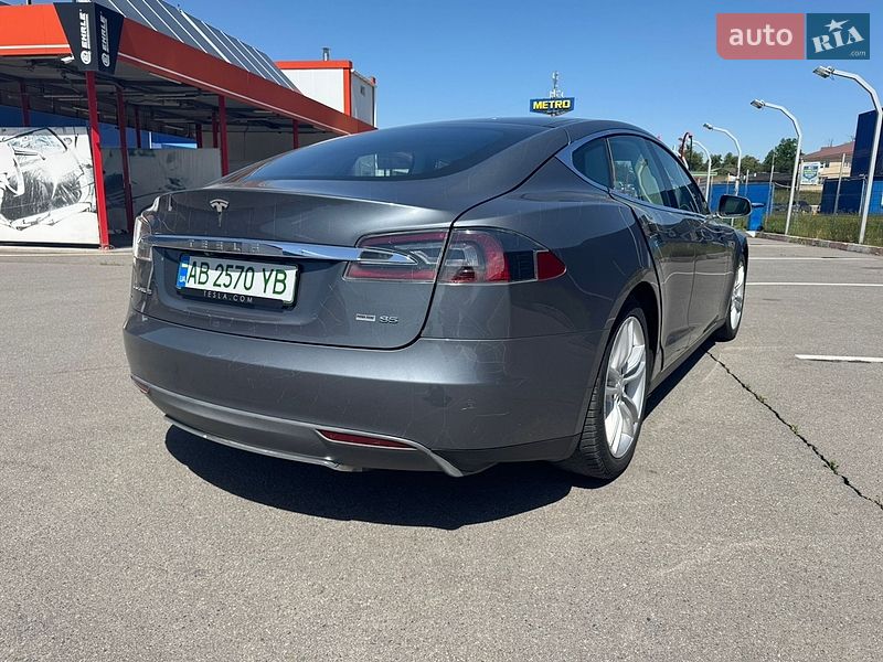 Лифтбек Tesla Model S 2013 в Виннице