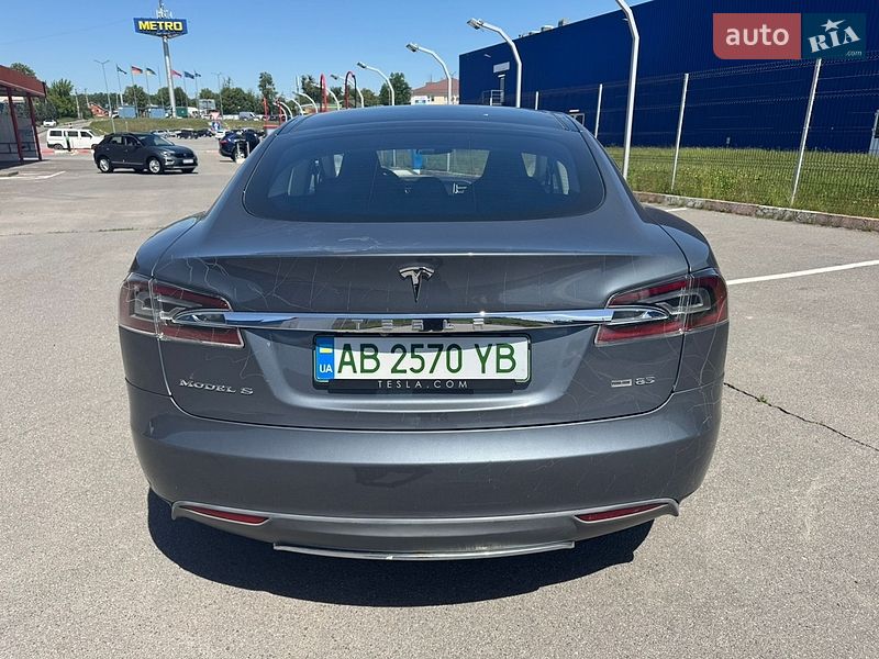 Лифтбек Tesla Model S 2013 в Виннице
