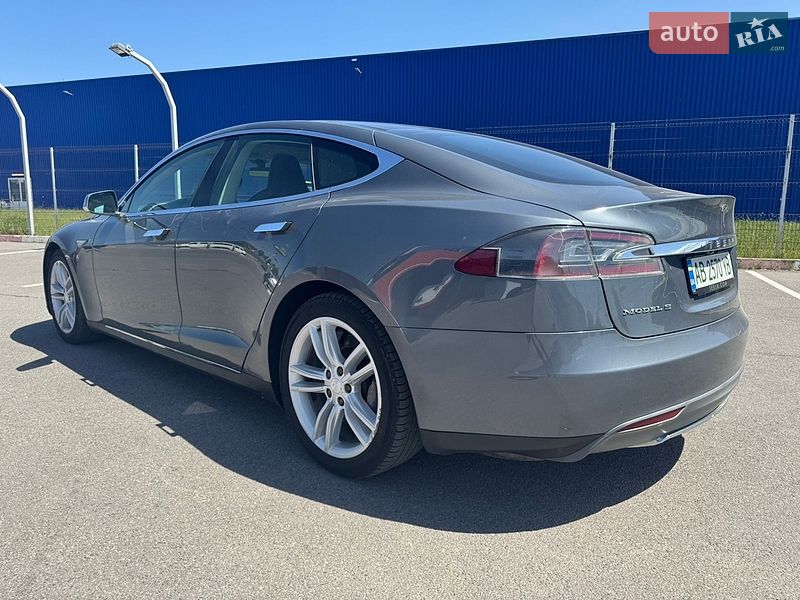 Лифтбек Tesla Model S 2013 в Виннице