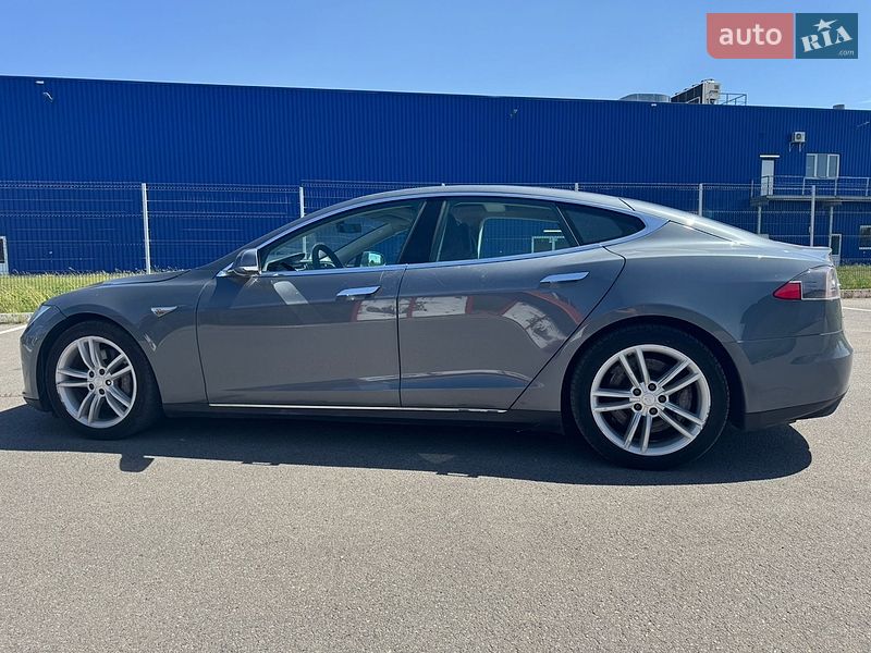 Лифтбек Tesla Model S 2013 в Виннице