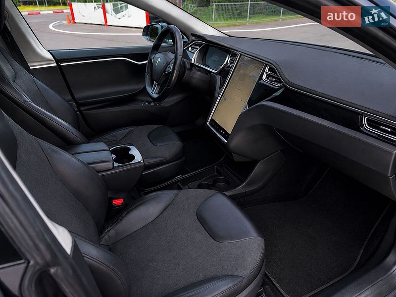 Лифтбек Tesla Model S 2013 в Виннице