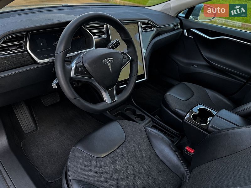 Лифтбек Tesla Model S 2013 в Виннице