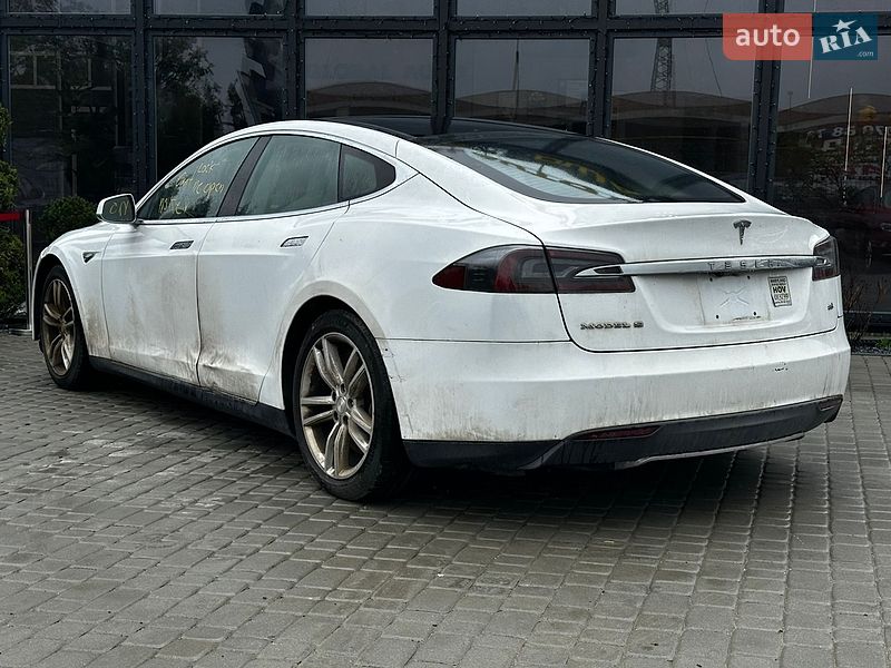 Лифтбек Tesla Model S 2013 в Львове