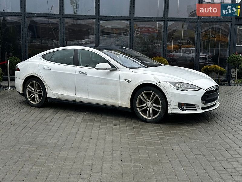 Лифтбек Tesla Model S 2013 в Львове