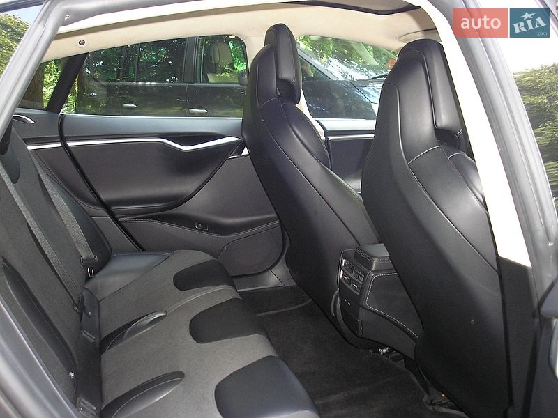 Лифтбек Tesla Model S 2017 в Нежине