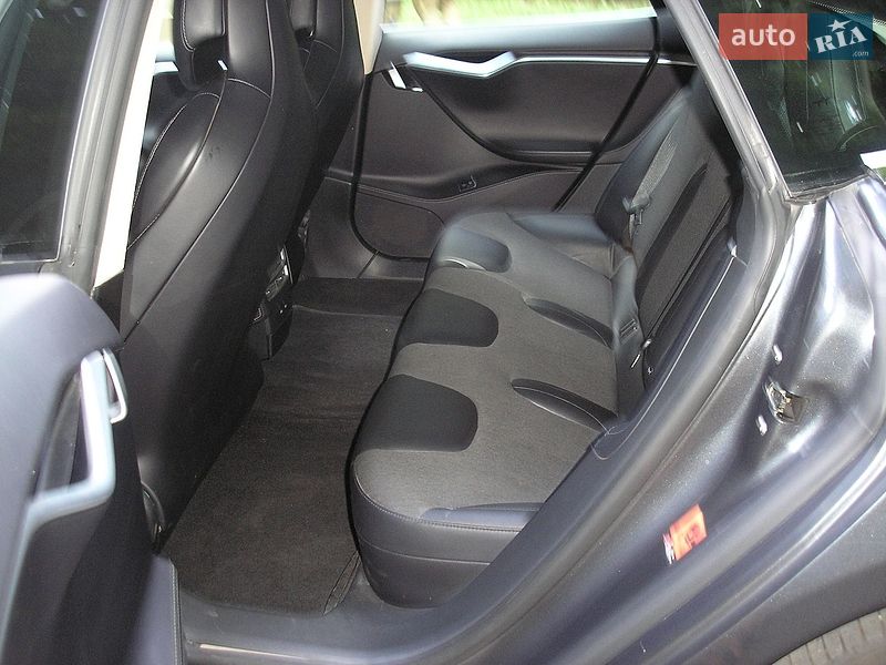 Лифтбек Tesla Model S 2017 в Нежине