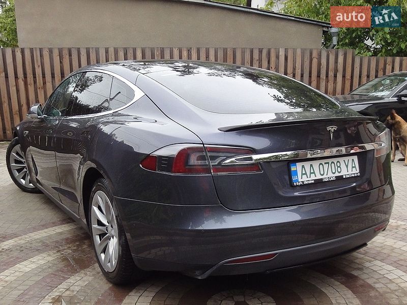 Ліфтбек Tesla Model S 2016 в Києві