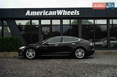 Лифтбек Tesla Model S 2015 в Черновцах